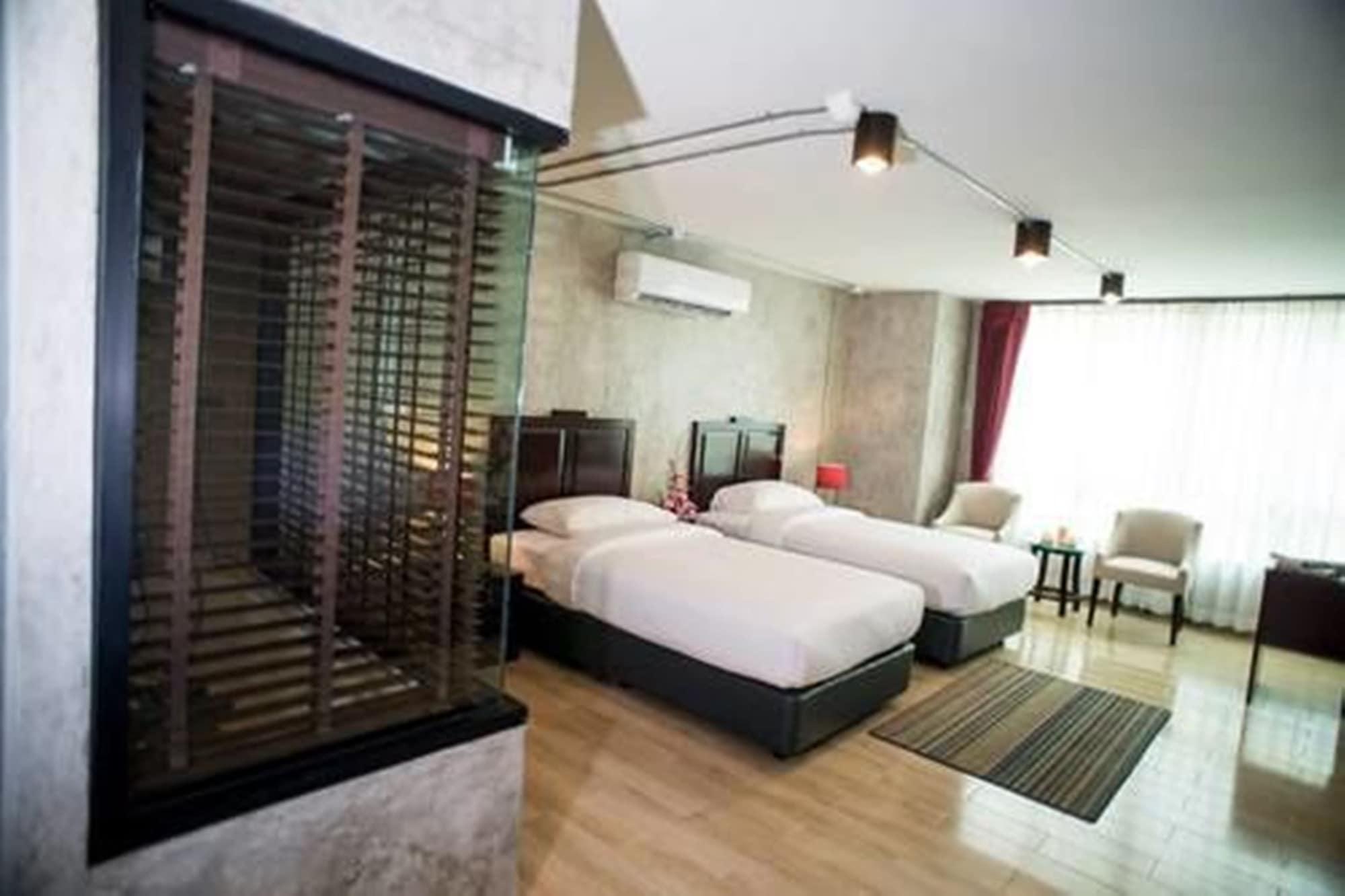 Prestige Chiang Mai Hotel Exterior foto
