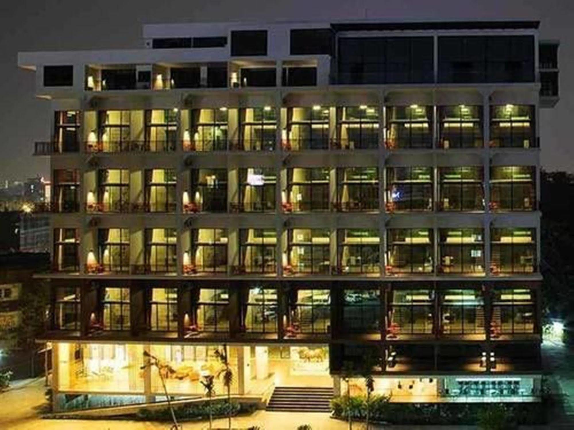 Prestige Chiang Mai Hotel Exterior foto